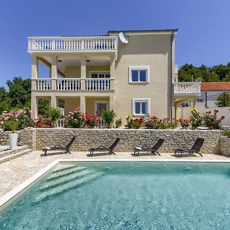 Apartmán Haus Lilli Mit Pool Ražanac Exteriér fotografie