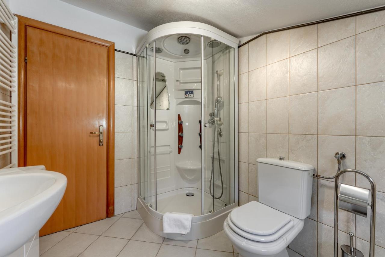Apartmán Haus Lilli Mit Pool Ražanac Exteriér fotografie