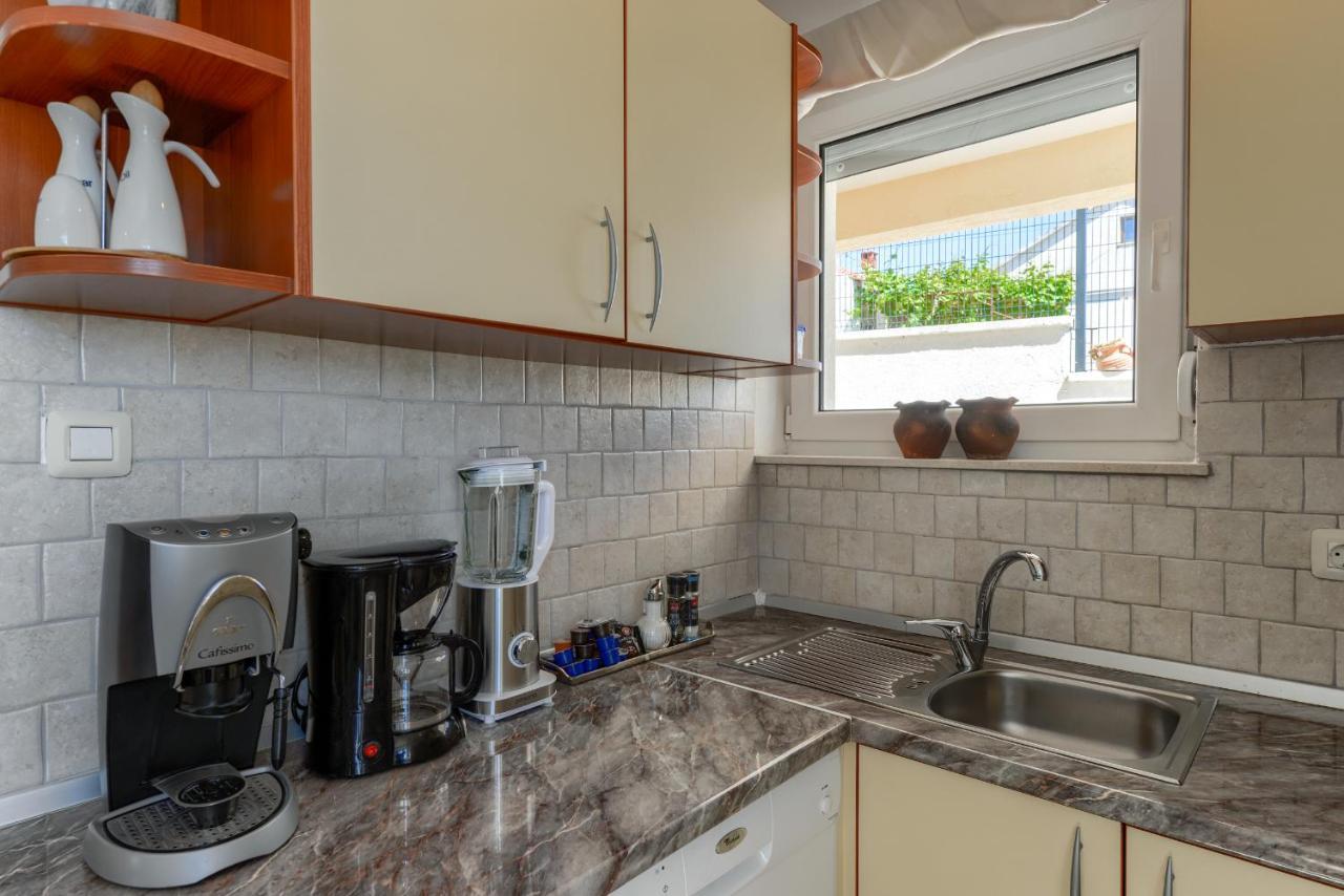 Apartmán Haus Lilli Mit Pool Ražanac Exteriér fotografie
