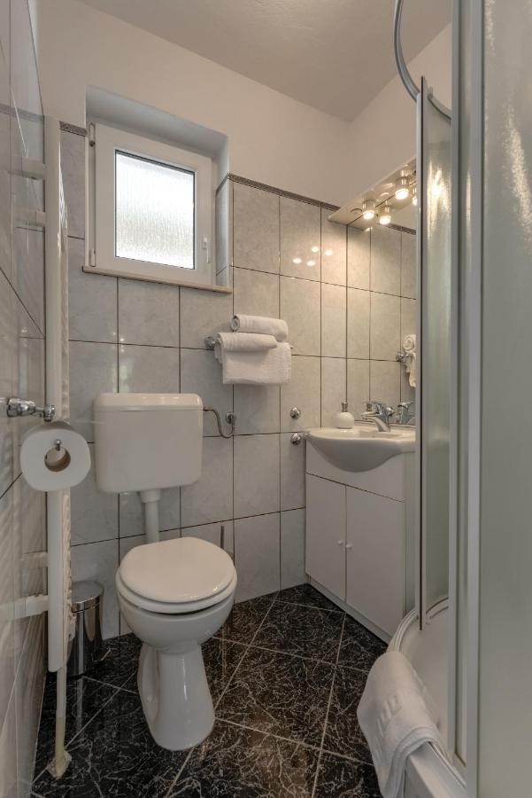Apartmán Haus Lilli Mit Pool Ražanac Exteriér fotografie