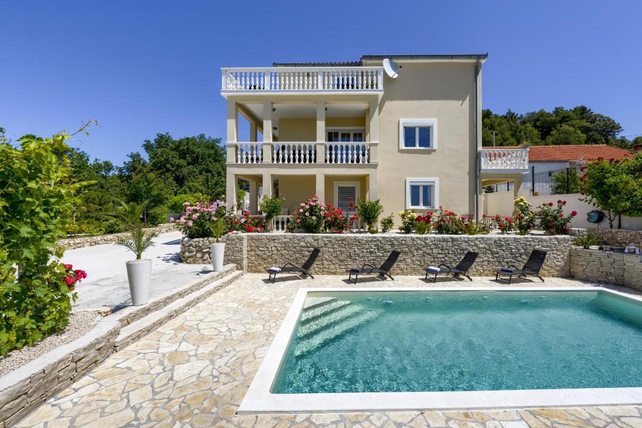 Apartmán Haus Lilli Mit Pool Ražanac Exteriér fotografie