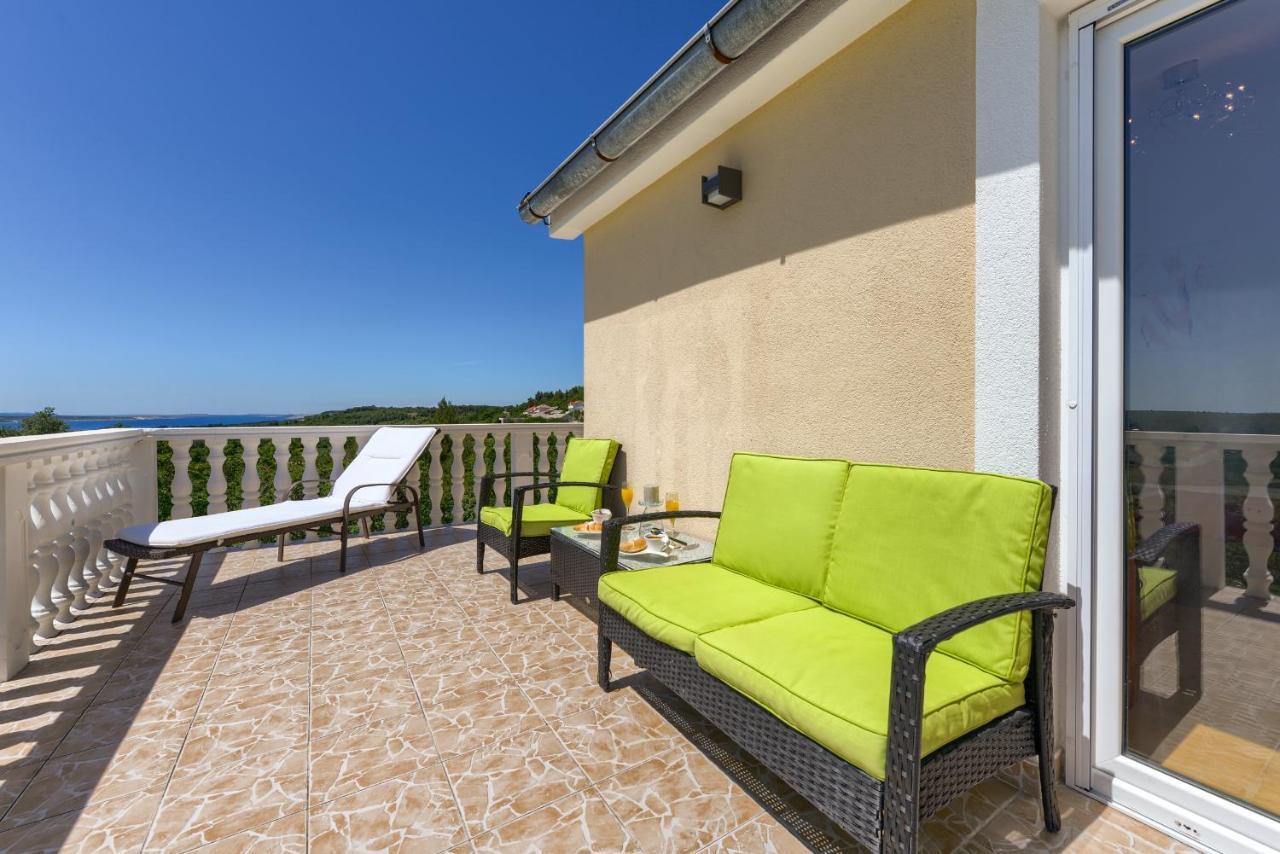 Apartmán Haus Lilli Mit Pool Ražanac Exteriér fotografie