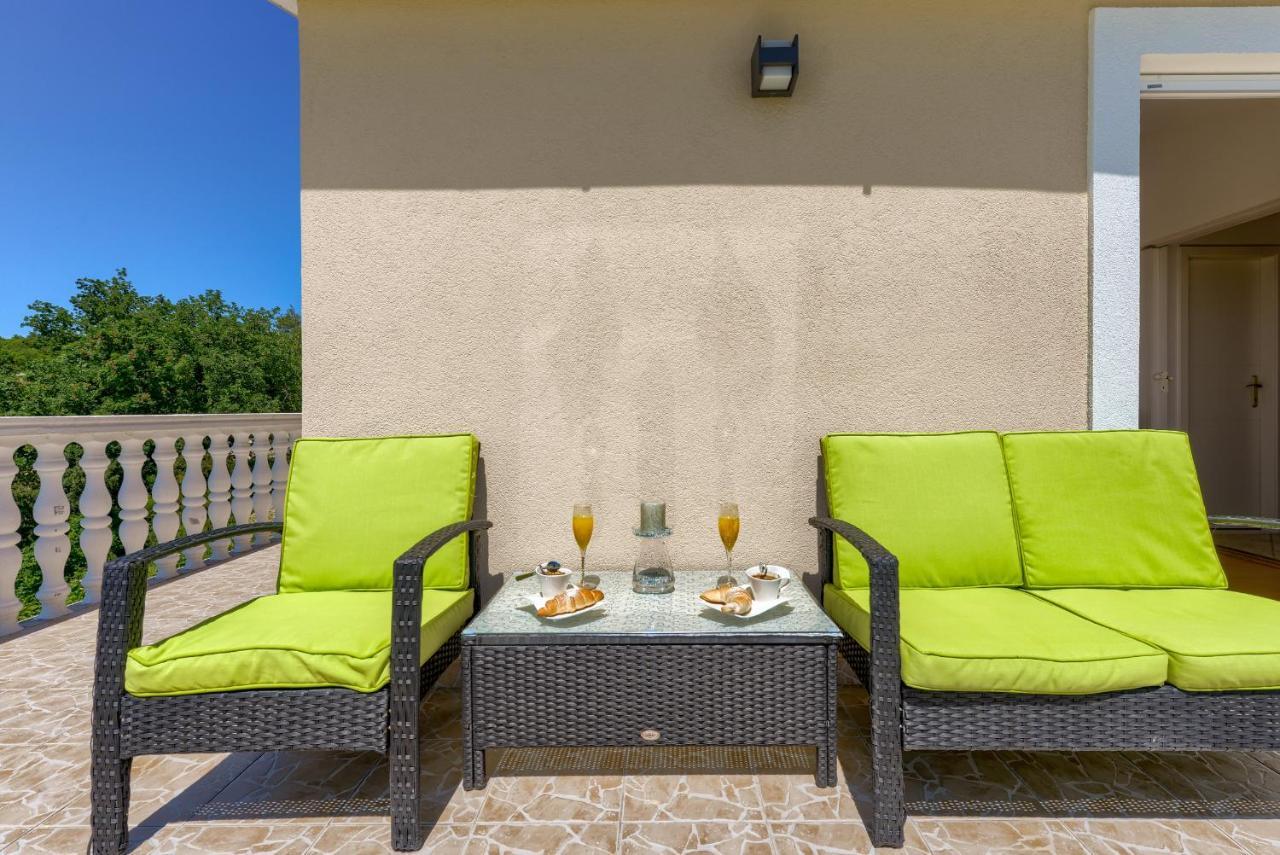 Apartmán Haus Lilli Mit Pool Ražanac Exteriér fotografie