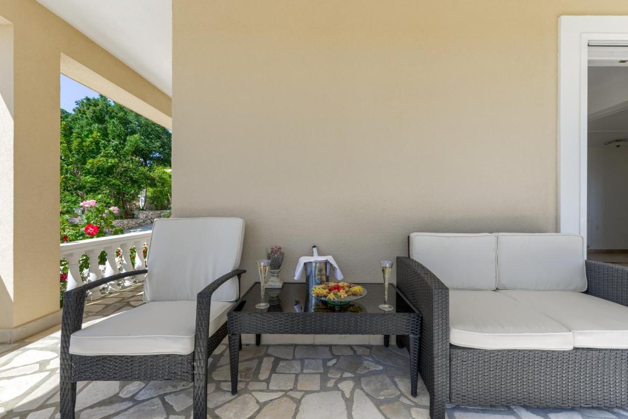 Apartmán Haus Lilli Mit Pool Ražanac Exteriér fotografie