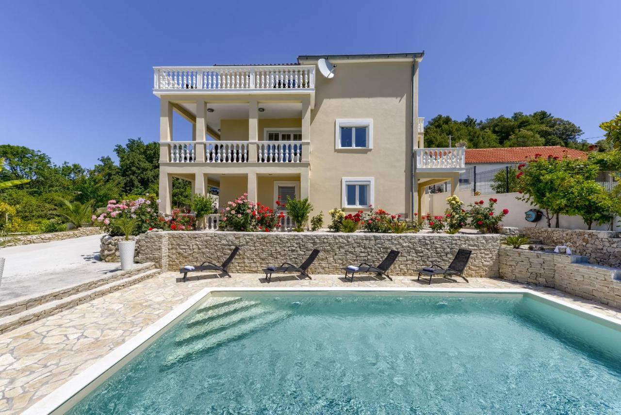 Apartmán Haus Lilli Mit Pool Ražanac Exteriér fotografie